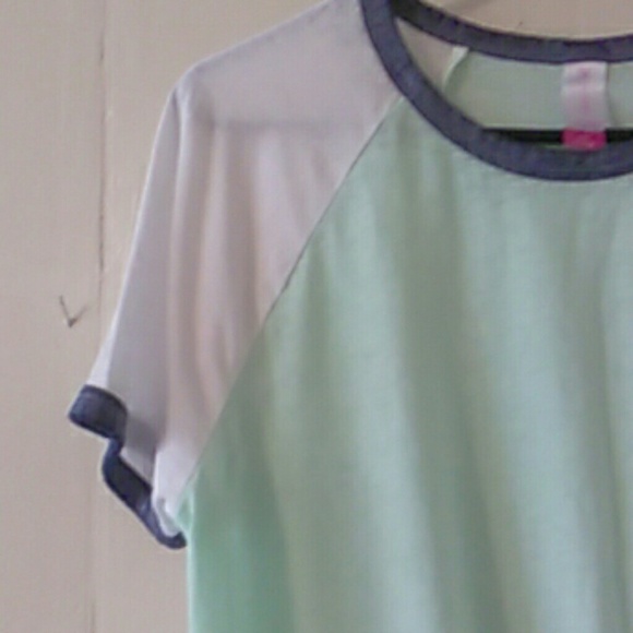 Shirt - Picture 3 of 4